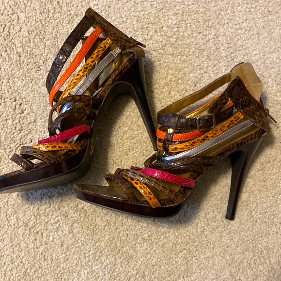 Women’s size 9 heels with colors: silver, orange, brown, dark pink and cheetah - Picture 3 of 4